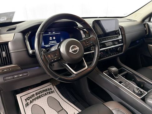 Used 2022 Nissan Pathfinder Platinum AWD/4WD image 9