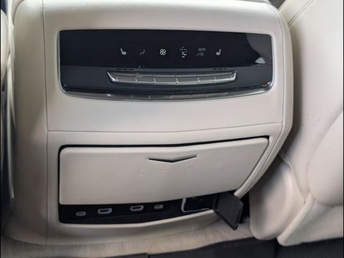 Used 2024 Cadillac Escalade ESV Premium Luxury Platinum AWD/4WD image 21