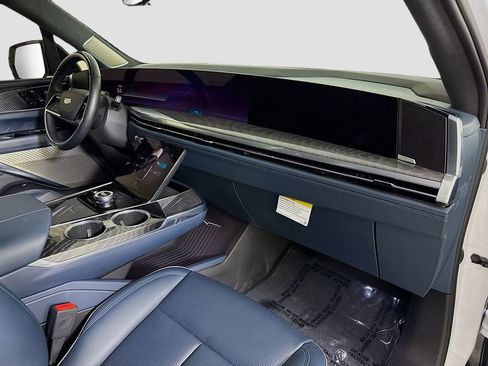 Used 2025 Cadillac Escalade IQ Sport 2 image 33
