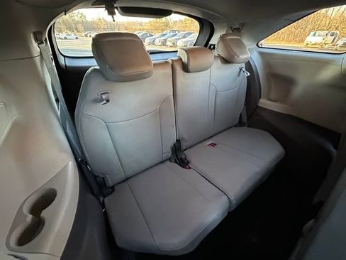 Used 2023 Toyota Sienna XLE image 39