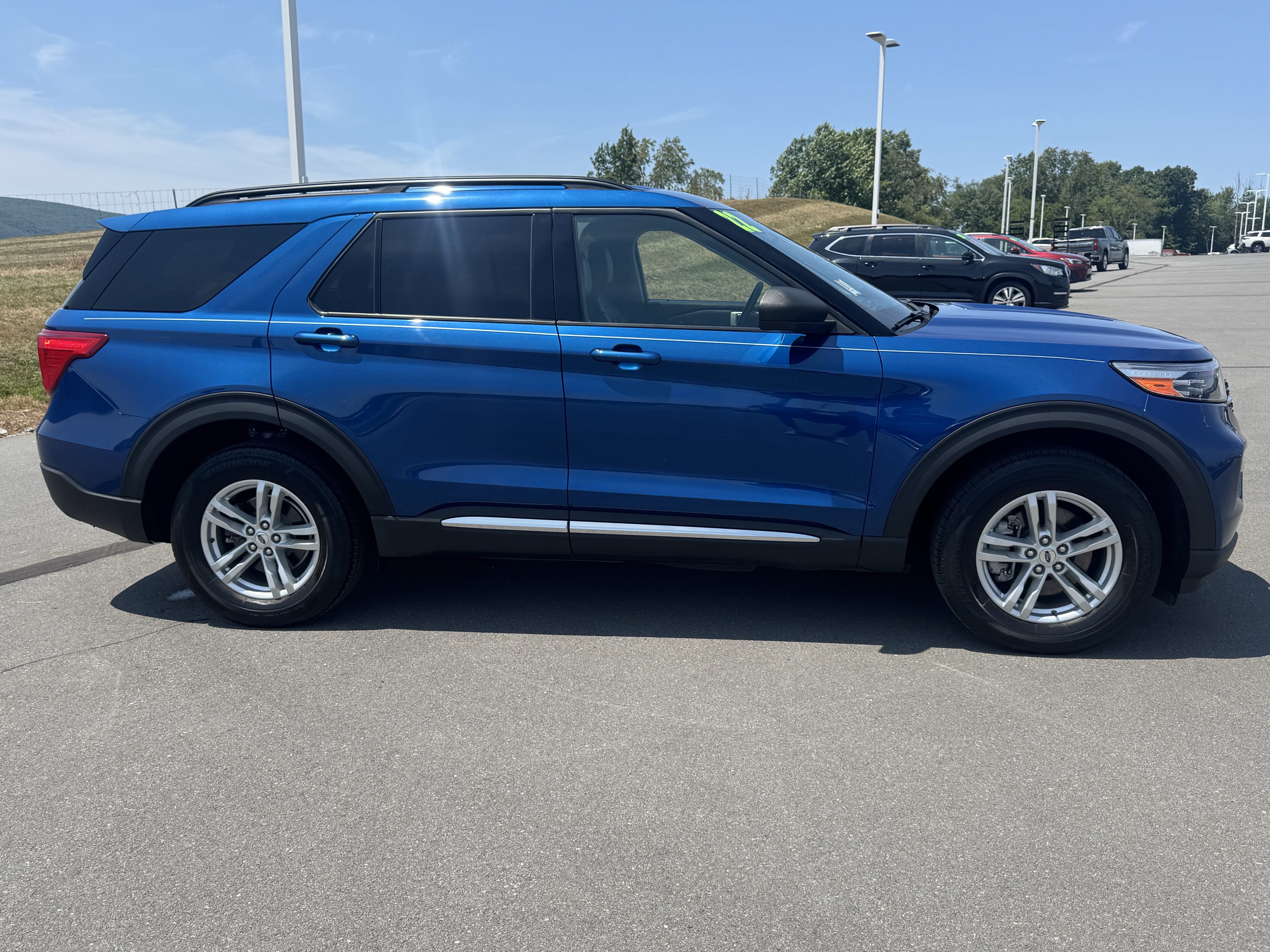 Used 2022 Ford Explorer XLT w/ Equipment Group 202A AWD/4WD image 2