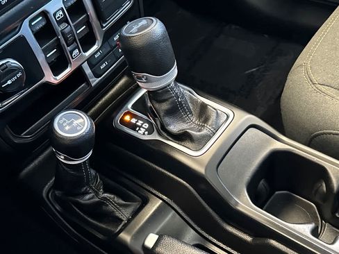 Used 2024 Jeep Wrangler Sahara image 20