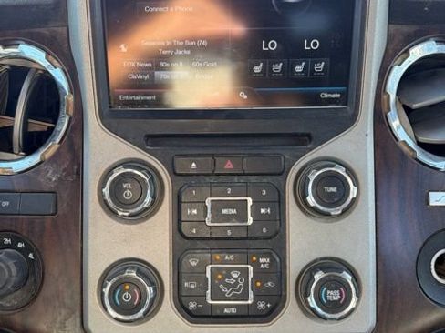 Used 2015 Ford F250 Lariat w/ Lariat Interior Package AWD/4WD image 13