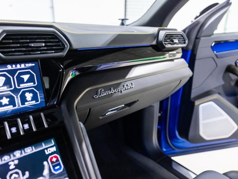 Used 2022 Lamborghini Urus image 47