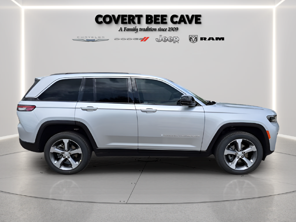 New 2026 Jeep Grand Cherokee Limited RWD image 11