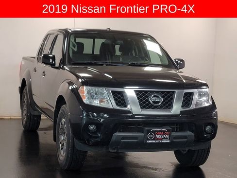 Used 2019 Nissan Frontier PRO-4X image 2