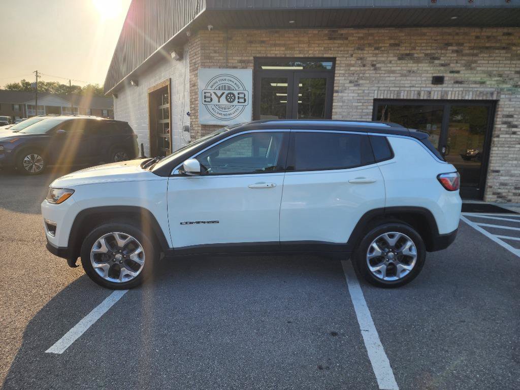 Used 2018 Jeep Compass Limited AWD/4WD image 2