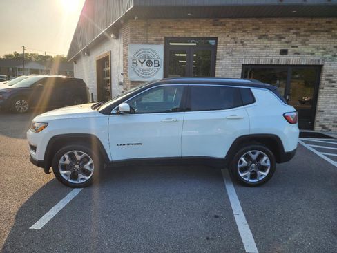 Used 2018 Jeep Compass Limited AWD/4WD image 2