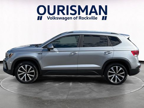 Used 2023 Volkswagen Taos SE AWD/4WD image 3
