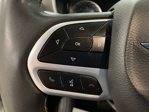 Used 2024 Chrysler Pacifica Touring-L FWD image 25