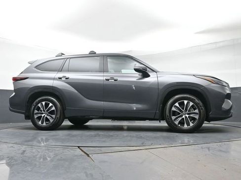 Certified 2024 Toyota Highlander XLE AWD/4WD image 37