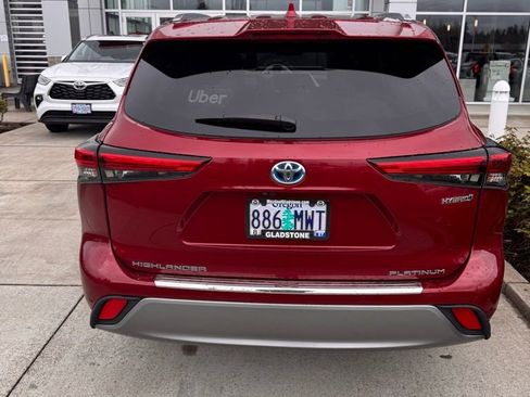 Used 2021 Toyota Highlander Platinum image 3