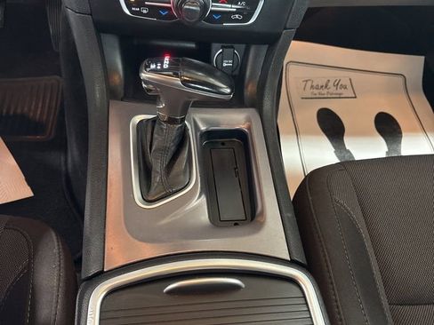 Used 2019 Dodge Charger SXT RWD image 18