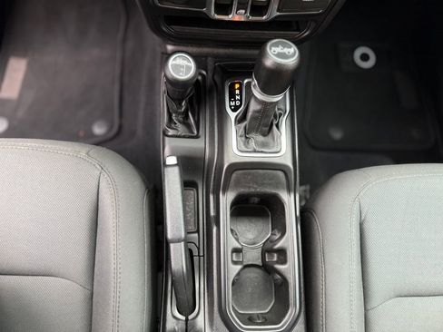 Used 2018 Jeep Wrangler Unlimited Sport S AWD/4WD image 26