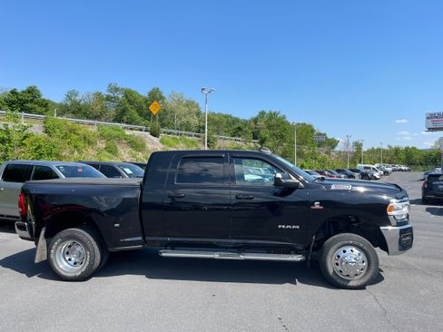 Used 2022 RAM 3500 Big Horn w/ Level C Equiment Group AWD/4WD image 4
