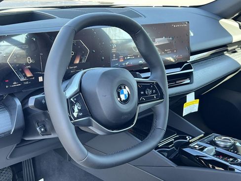 New 2025 BMW 530i xDrive w/ Premium Package image 13