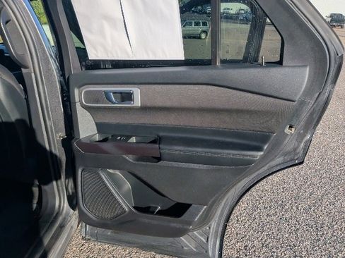 Used 2020 Ford Explorer XLT image 10