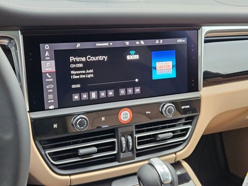 New 2026 Porsche Macan image 17