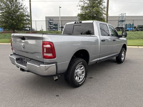 Used 2024 RAM 2500 Tradesman w/ Chrome Appearance Group AWD/4WD image 9