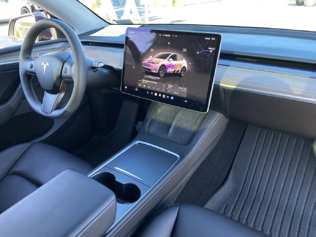 Used 2025 Tesla Model Y Long Range RWD image 14