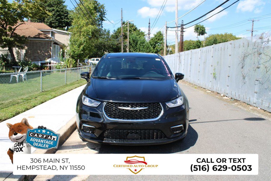 Used 2025 Chrysler Pacifica Select FWD image 3