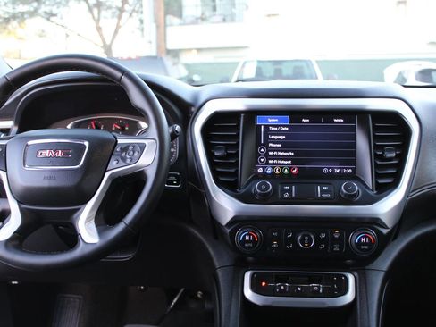 Used 2023 GMC Acadia SLT image 9