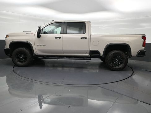 Used 2026 Chevrolet Silverado 2500 ZR2 AWD/4WD image 2
