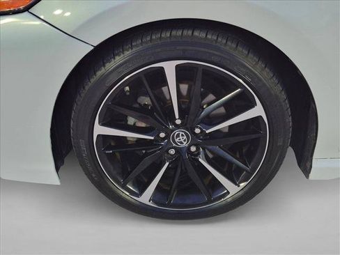 Used 2019 Toyota Camry XSE FWD image 9