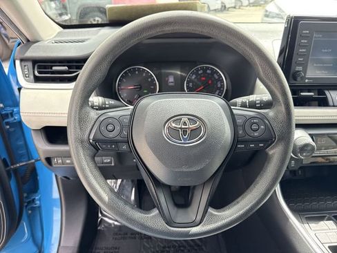 Used 2021 Toyota RAV4 XLE w/ Convenience Package FWD image 14