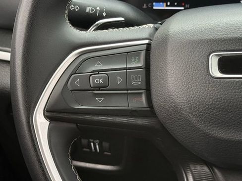 Used 2023 Jeep Grand Cherokee L Laredo image 13