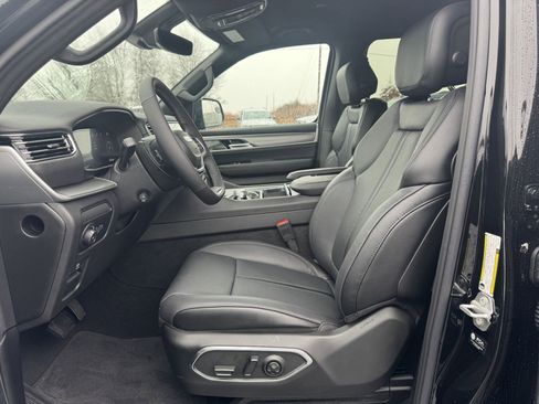 New 2025 Jeep Wagoneer Series II w/ Convenience Group I image 9