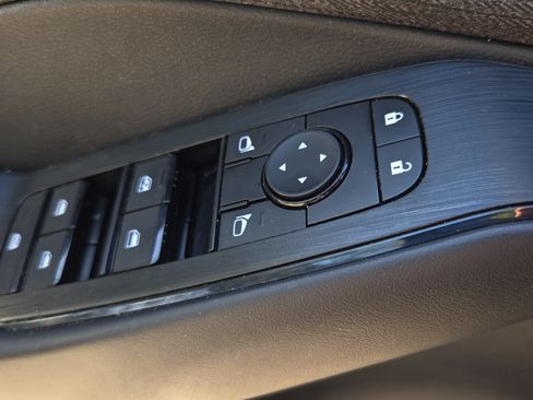 Used 2023 Nissan Rogue S FWD image 28
