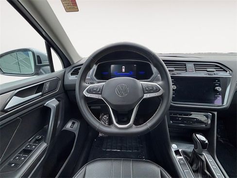Used 2022 Volkswagen Tiguan SE image 12