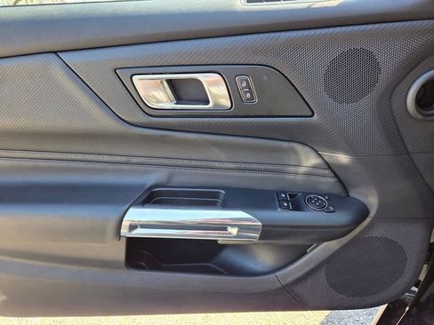 Used 2025 Ford Mustang Premium image 27