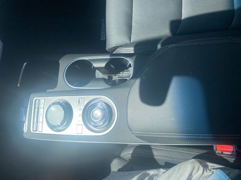 Used 2025 Genesis GV70 2.5T w/ Select Package image 25