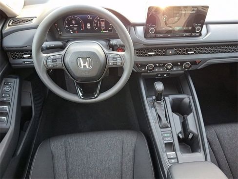 Certified 2025 Honda Accord SE image 11