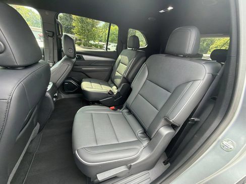 Certified 2025 Buick Enclave Preferred FWD image 21