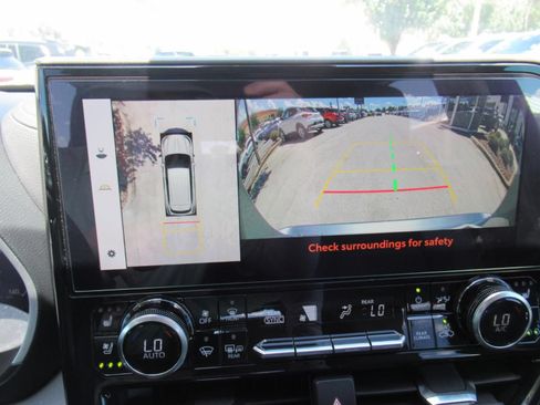 Used 2023 Toyota Highlander Limited FWD image 31
