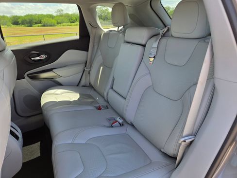 Used 2020 Jeep Cherokee Limited w/ Technology Group FWD image 23