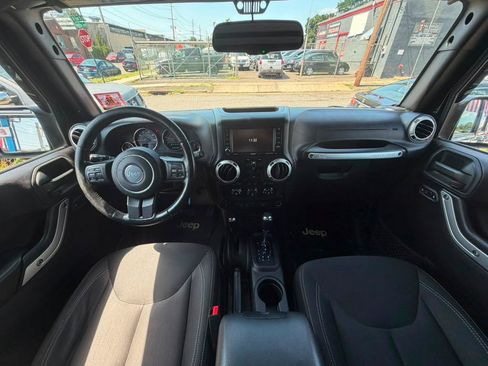 Used 2016 Jeep Wrangler Unlimited Rubicon w/ Dual Top Group AWD/4WD image 18