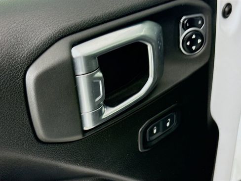 Used 2024 Jeep Gladiator Mojave w/ Convenience Group image 18