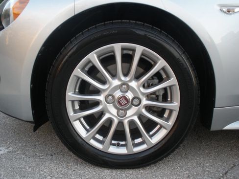 Used 2018 FIAT 124 Spider Classica w/ Technology & Siriusxm Group image 35