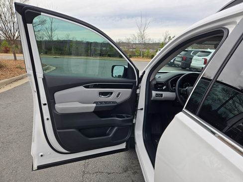 Used 2025 Honda Pilot Touring image 20