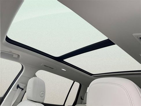 Certified 2025 Buick Enclave Avenir w/ Super Cruise Package image 11