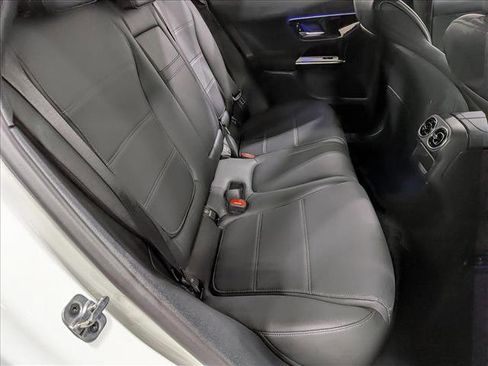 Used 2026 Mercedes-Benz GLC 300 image 19