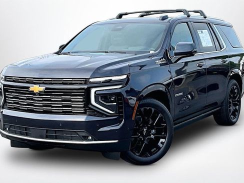 Used 2025 Chevrolet Tahoe High Country AWD/4WD image 3