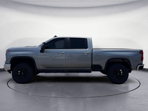 Used 2025 Chevrolet Silverado 2500 LT w/ Convenience Package AWD/4WD image 3