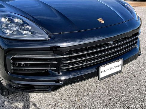 Certified 2022 Porsche Cayenne Platinum Edition image 20