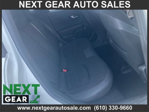 Used 2017 Jeep Renegade Altitude image 7