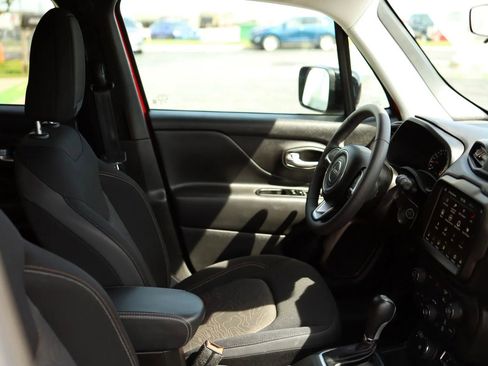 Used 2023 Jeep Renegade Latitude AWD/4WD image 46